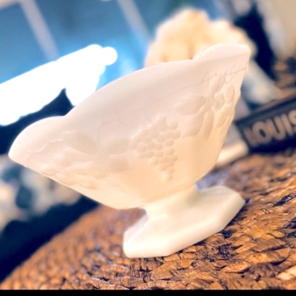 Vintage Anchor Hocking White Milk Glass Pedestal Bowl Fruit Dish Decorative